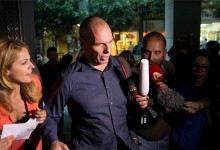 Ministro de Finanzas de Grecia dimitirá si gana el «Sí» en el referendo