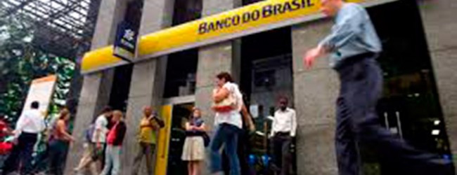 Brasileños retiran valor récord de sus cuentas de ahorro en primer semestre