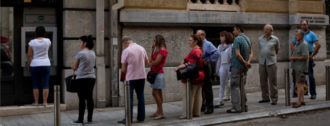 Grecia se prepara para presentar su tercer plan de rescate y quedarse en el euro