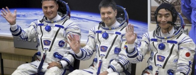 Nave espacial Soyuz llega a la ISS con tres astronautas a bordo