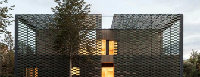 Una celosía de 376 m2 de piezas cerámicas para la fachada de la TR House de Barcelona