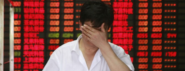 Bolsa china vuelve a caer pese a intervenciones y gobierno dice que investiga presuntas irregularidades