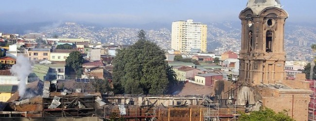 Restauradores buscan conseguir fondos estatales para reconstruir iglesia San Francisco en Valparaíso