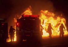 California moviliza a más de 10 mil bomberos por ola de incendios