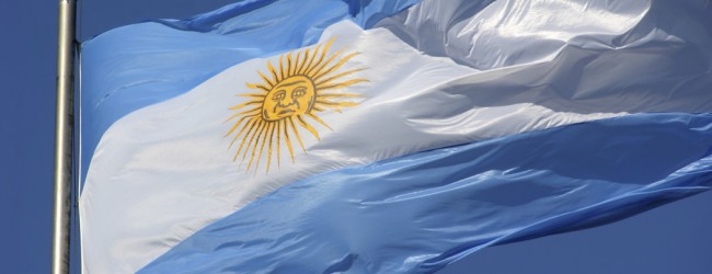 Los candidatos a la presidencia de Argentina ajustan sus estrategias tras las primarias