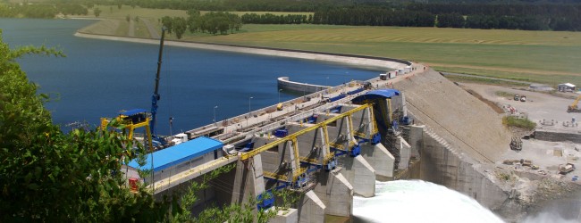Parque hidroeléctrico opera a full y costos marginales se desploman