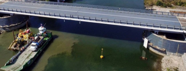 Exigen que el MOP acepte propuesta de AZVI de reparar el puente Cau Cau en 6 meses