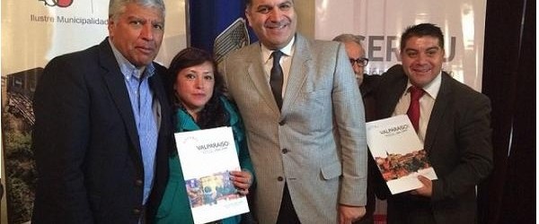117 personas damnificadas recibieron escrituras de sus viviendas en Valparaíso