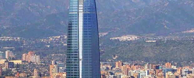 Torre Costanera vs Titanium: alta disponibilidad de oficinas enciende batalla por clientes