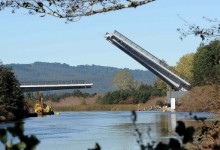Reparación del Puente Cau Cau no estaría incluida en presupuesto de Obras Públicas 2016