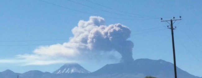 Sernageomin decreta alerta amarilla por actividad de volcán Láscar en reg. de Antofagasta