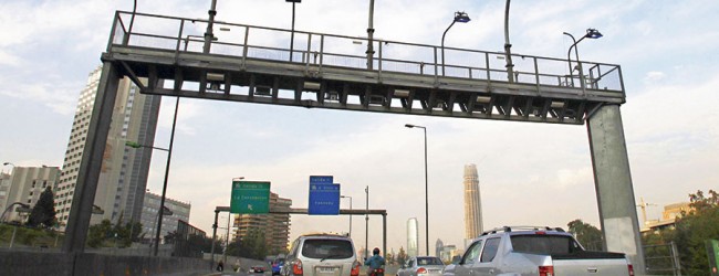 Pórticos de autopistas podrían ser utilizados para multar excesos de velocidad de usuarios