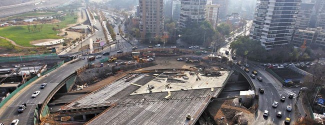 Así se desmonta la rotonda Pérez Zujovic, ícono urbano de la zona oriente de Santiago