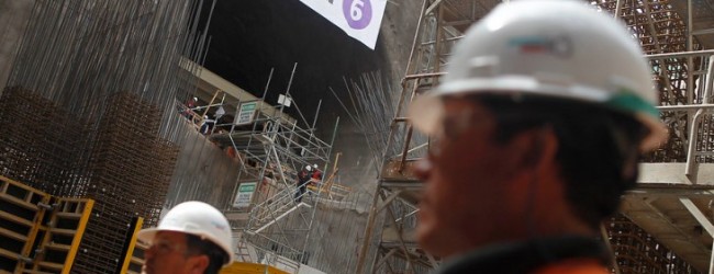 Senadores exigen que millonaria inversión en el Metro se replique en regiones