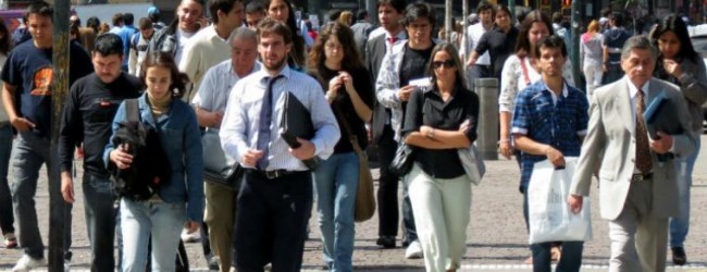 Remuneraciones subieron 0,1% en octubre y acumularon alza de 5,7% en doce meses