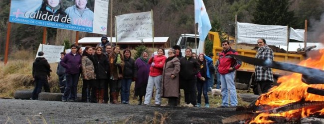 Vecinos cortan ruta internacional en Panguipulli exigiendo construcción de viviendas