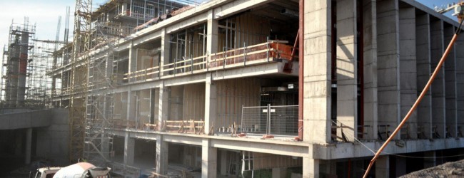 Chilenos creen que hospitales muestran atraso en obras