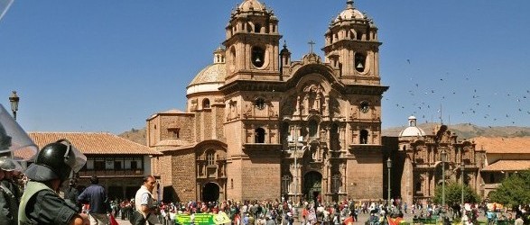 Polémica por construcción de hotel de 7 pisos en centro histórico de Cusco