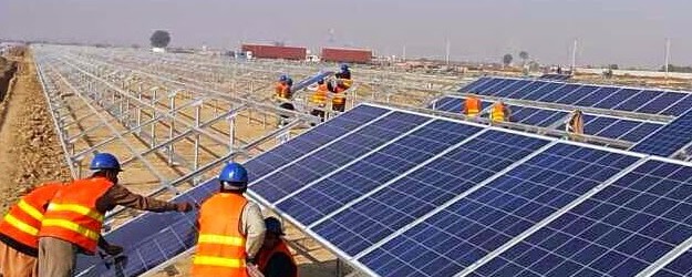 Parlamento pakistaní se convierte en el primero del mundo en funcionar sólo con energía solar
