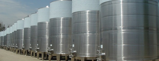 Académicos UC crean tecnología antisísmica para contenedores de líquidos