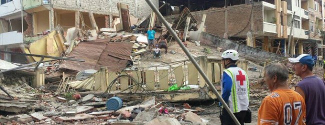 Rafael Correa pide que se cumplan normas de construcción tras terremoto