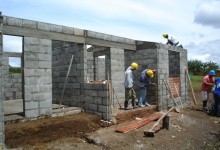 Inicios y permisos de construcción de casas en EEUU caen en agosto
