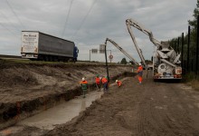 Comienza construcción de muro en el norte de Francia para impedir paso de migrantes