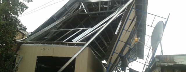 Vecinos de Los Ángeles se manifiestan acusando mediocre construcción de vivendas de Serviu