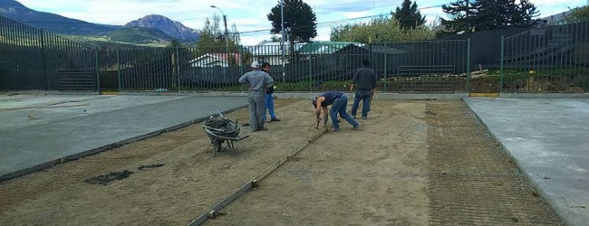 Construcción de cancha en población General Marchant lleva un 80% de avance