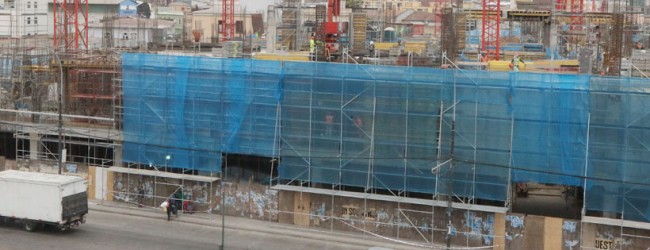 Masivo despido de trabajadores paralizó obras de mall Paseo Ross: empresa se declaró en quiebra