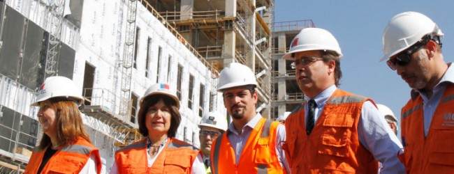 Autoridades inspeccionaron construcción de nuevo Hospital Félix Bulnes