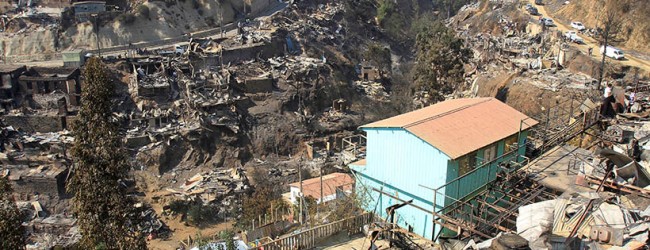Reconstrucción de casas del último incendio de Valparaíso podría durar 2 años
