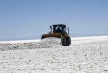 Litio: participación de Chile caería a 11% en 2022 tras fin de cuota de extracción de SQM