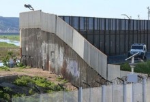 Senadores demócratas impulsan proyecto de ley para impedir construcción del muro de Trump