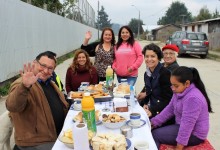 Con desayuno al aire libre agradecen construcción de pavimentos participativos en Reumén