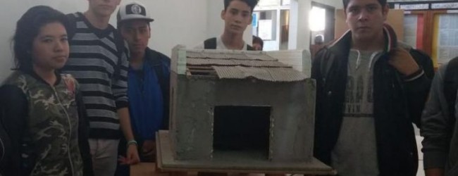 Jóvenes argentinos inician la construcción de un aula 100% solar