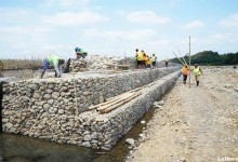 Perú pide a Ecuador paralizar construcción de muro en canal fronterizo