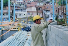 Construcción sigue postrada