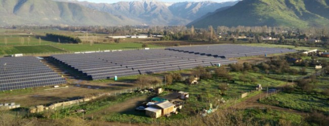 Energía suficiente para 5 mil viviendas: Inauguran planta que posee 10 mil módulos solares