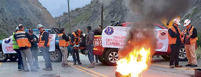 Codelco y trabajadores de Andina se enfrentan por cierre de faena