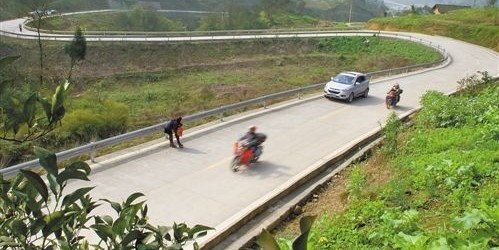 Xi recalca importancia de construcción y mantenimiento de carreteras rurales