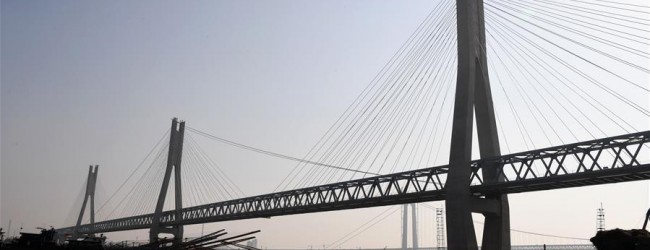 El puente de ferrocarril de servicio pesado más largo bajo construcción en Yueyang