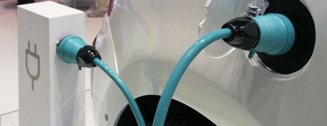 China busca vender dos millones de autos eléctricos e híbridos en 2020