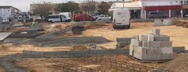Comienza la construcción del nuevo aparcamiento público y una zona de esparcimiento canino en Olivares
