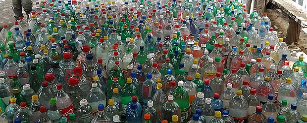 Científicos desarrollan una enzima que es capaz de digerir las botellas de plástico