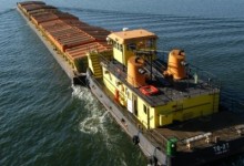 Brasil fortalece uso de sus hidrovías mediante construcción de barcazas.