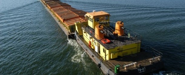 Brasil fortalece uso de sus hidrovías mediante construcción de barcazas.