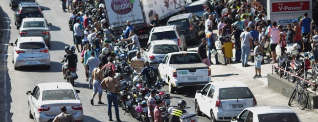 Forestales chilenas Arauco y CMPC suspenden sus operaciones en Brasil por paro de camioneros