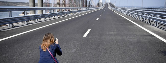 Se concreta la anexión: Putin inaugura puente que une a Crimea con Rusia continental