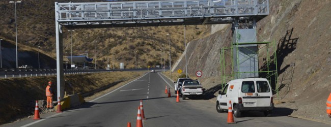 «Plan Chile sin barreras»: Instalan primer pórtico «free flow» en la autopista Radial Nororiente